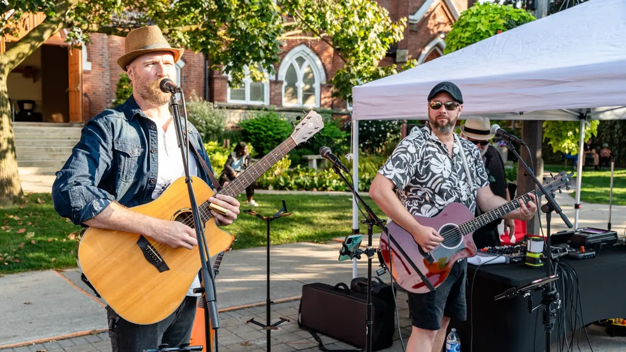 Live entertainment from local artists